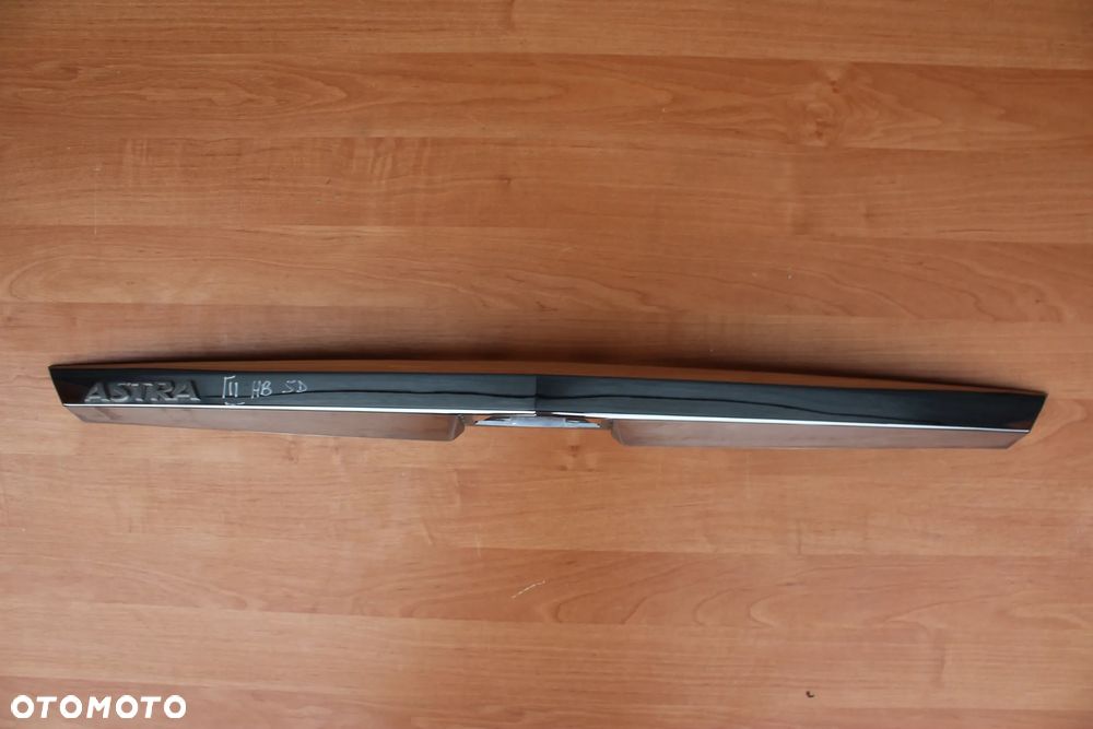 LISTWA BLENDA CHROM KLAPY TYŁ OPEL ASTRA H HATCHBACK 5 DRZWI WSZYSTKIE UCHWYTY - 1