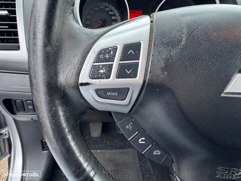 Mitsubishi Outlander 2.0 DI-D Intense+ 4WD - 16