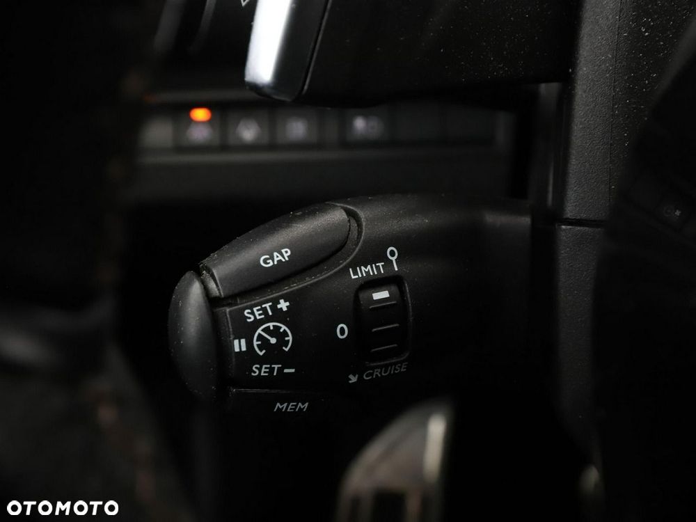 Peugeot 3008 Hybrid4 300 e-EAT8 GT - 39