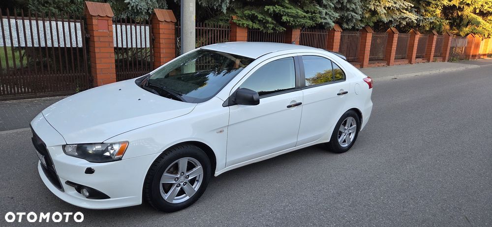 Mitsubishi Lancer 1.5 Inform - 2