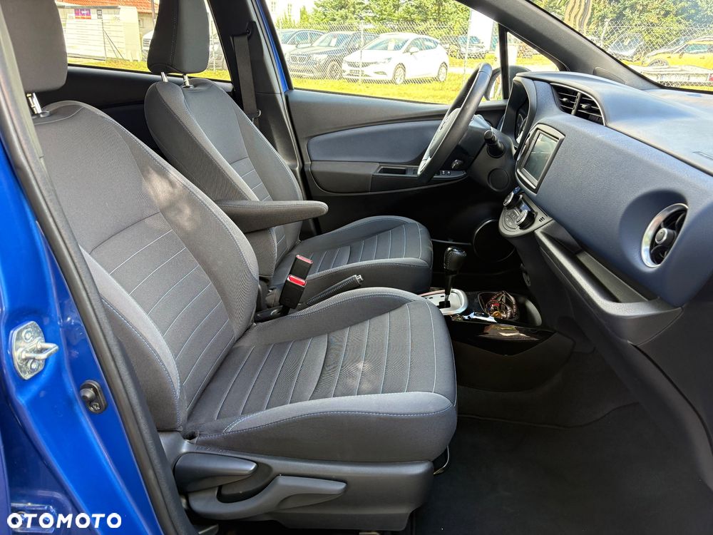 Toyota Yaris Hybrid 100 Selection Passion - 11