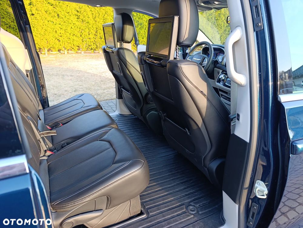 Chrysler Pacifica - 26