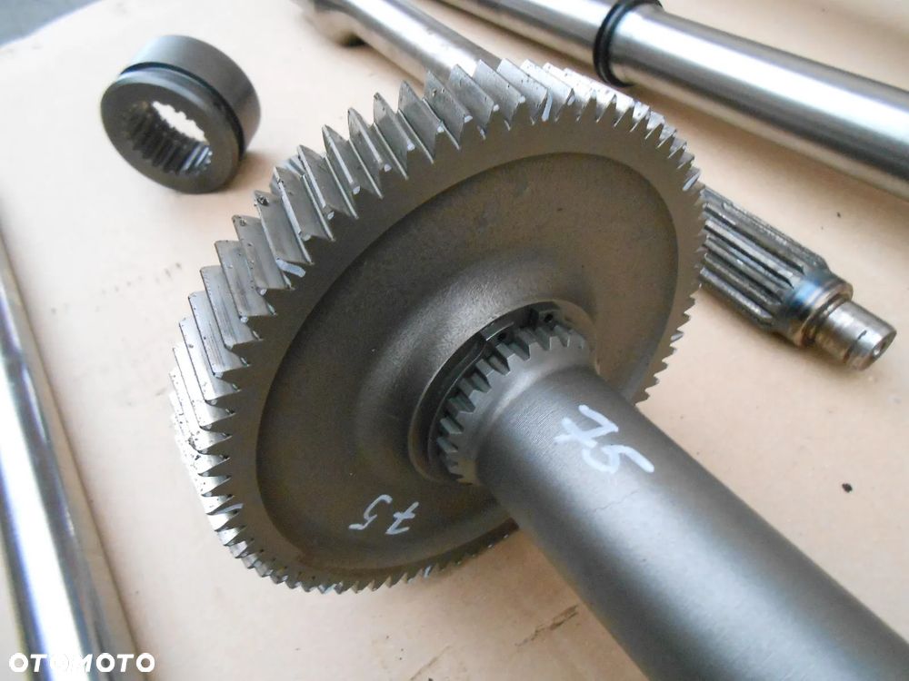 Wałek napędowy skrzyni biegów Z75/89 Case CVX Steyr CVT150 - 3
