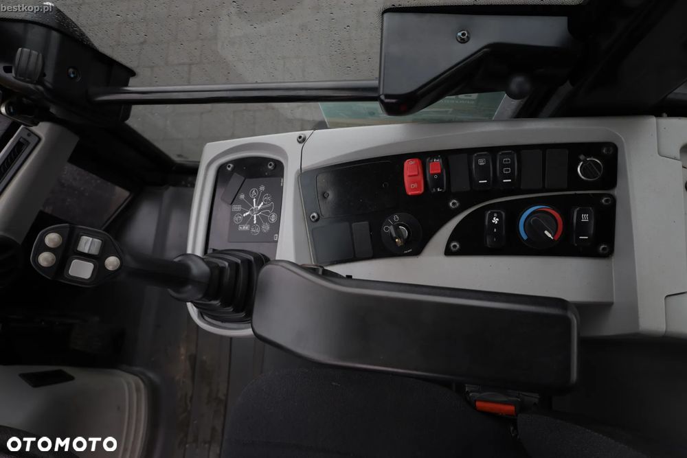 Caterpillar CAT 906M - 31