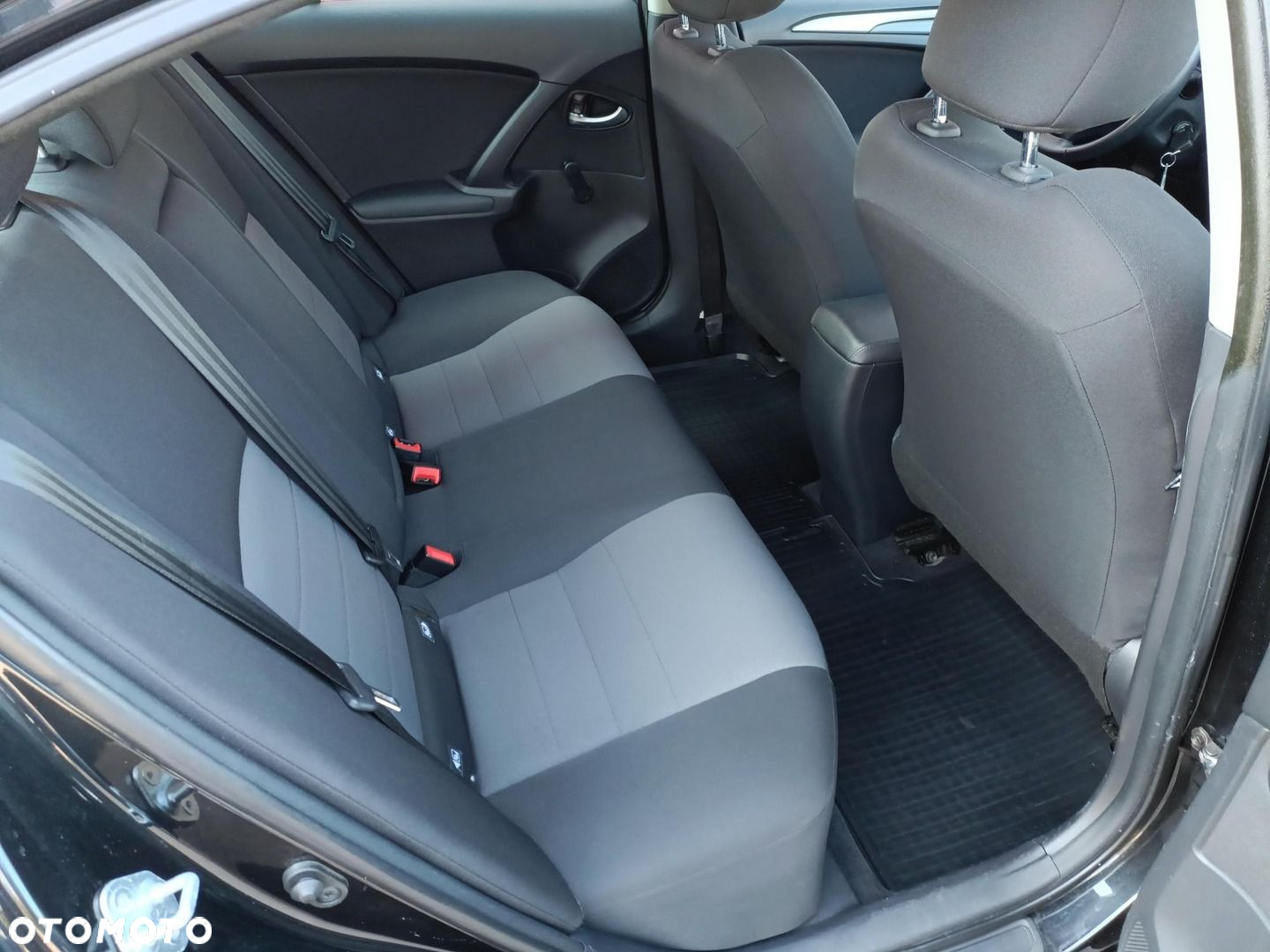 Toyota Avensis 1.8 Active - 15