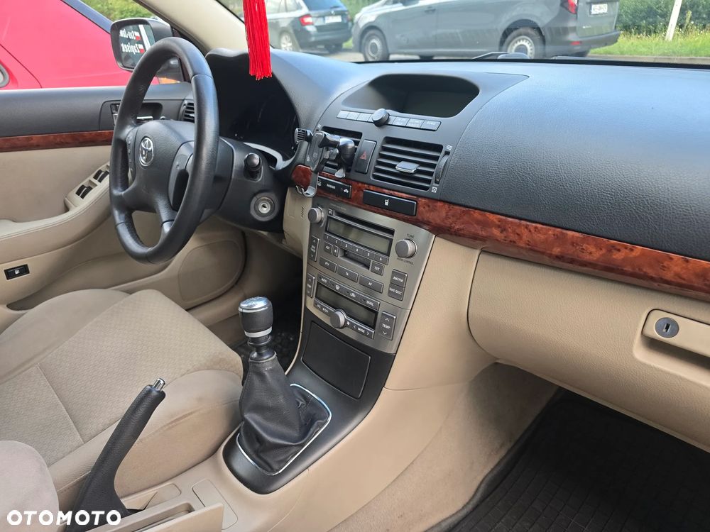 Toyota Avensis 2.2 D-4D Sol - 15