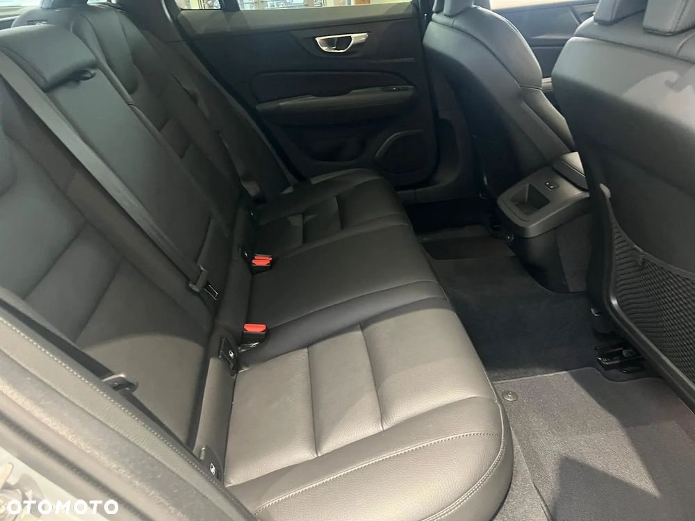 Volvo V60 B4 B DKG Plus Dark - 7