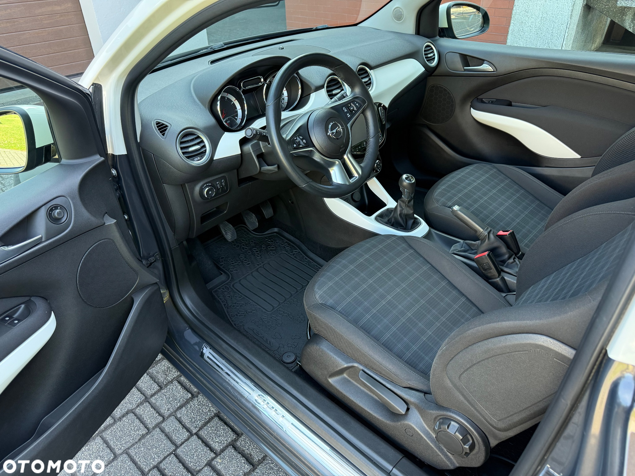 Opel Adam 1.4 Glam - 17