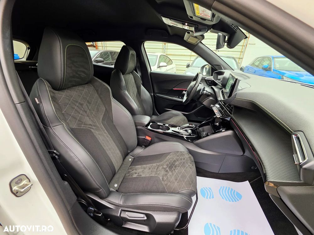 Peugeot 2008 PureTech 155 EAT8 GT - 15