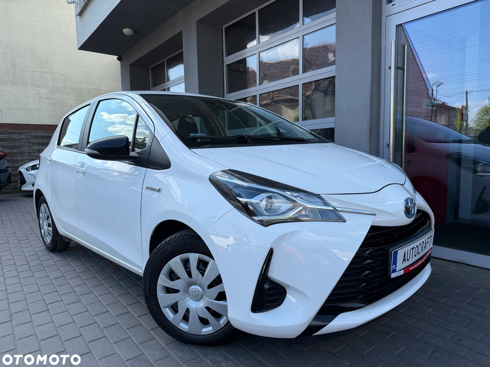 Toyota Yaris Hybrid 100 Active - 1