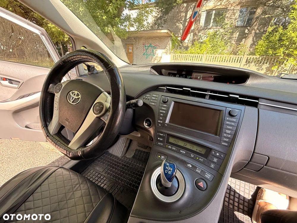 Toyota Prius 1.8 HSD Prestige - 14
