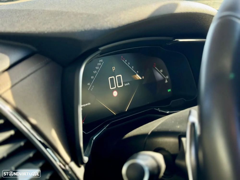 DS DS7 Crossback - 17