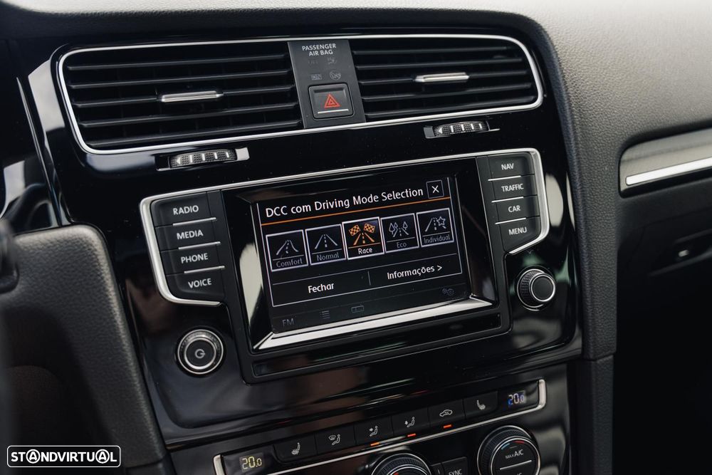 VW Golf 2.0 TSI R DSG - 32