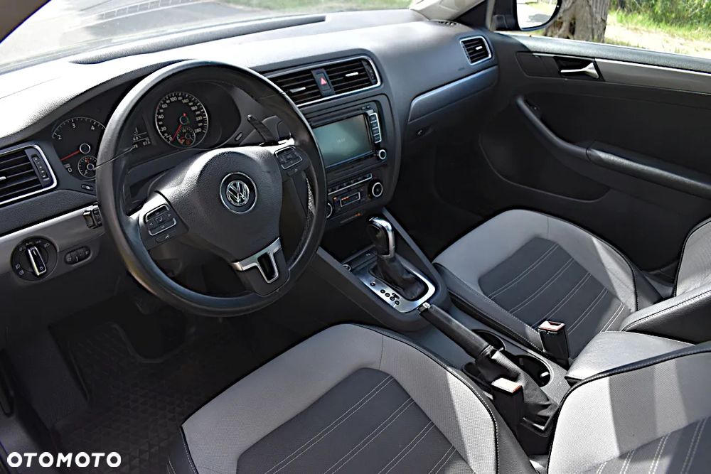 Volkswagen Jetta - 36