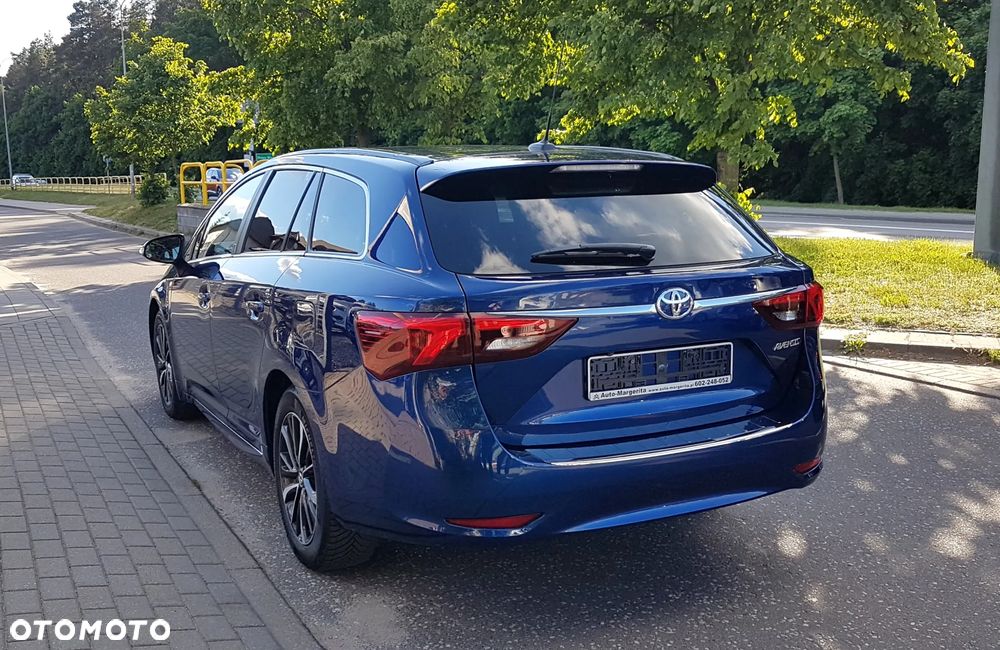 Toyota Avensis Touring Sports 1.8 Team Deutschland - 4