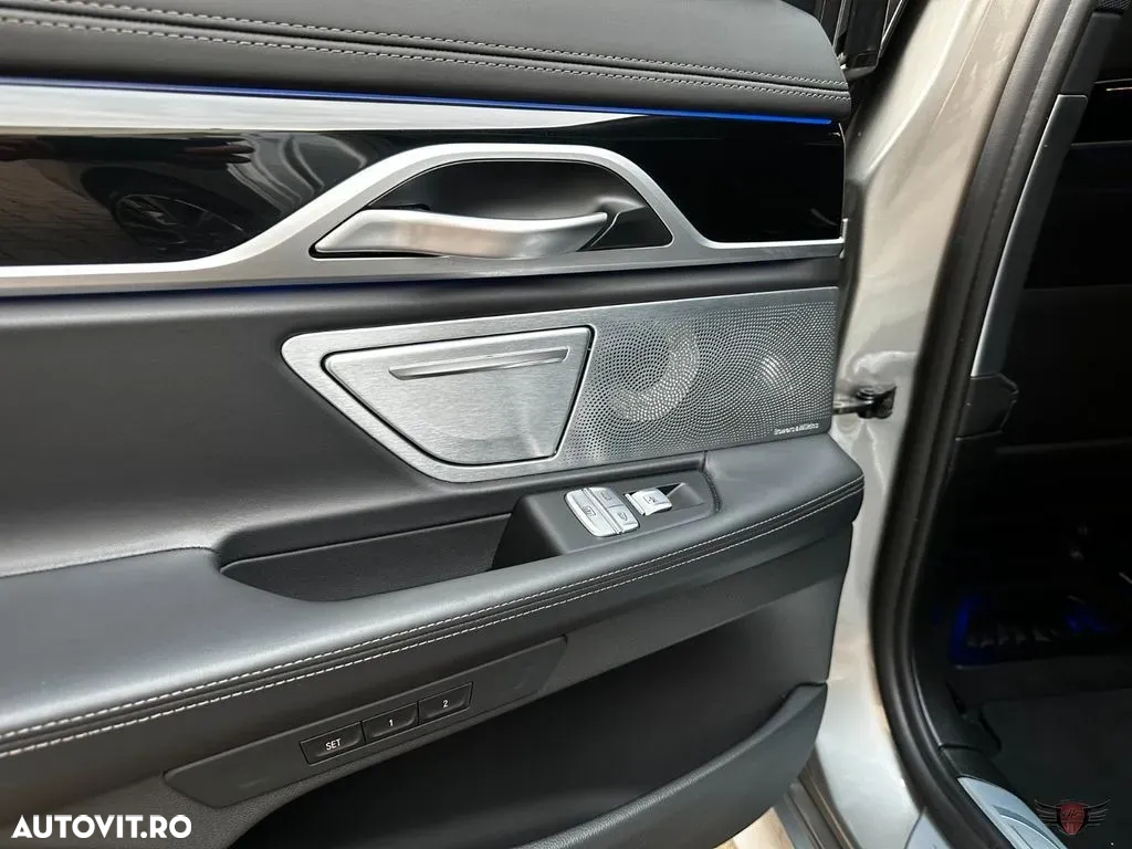 BMW Seria 7 730d xDrive MHEV - 37