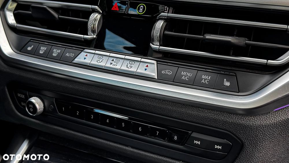 BMW Seria 3 330i Luxury Line - 24