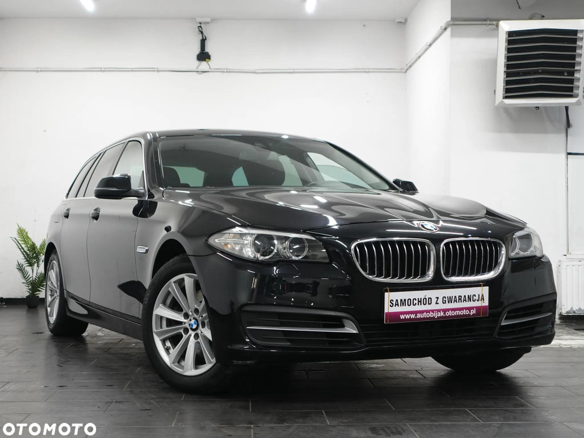 BMW Seria 5 520d xDrive Touring - 12