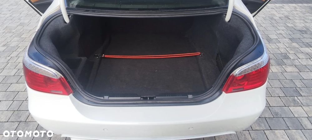 BMW Seria 5 550i Edition Sport - 13