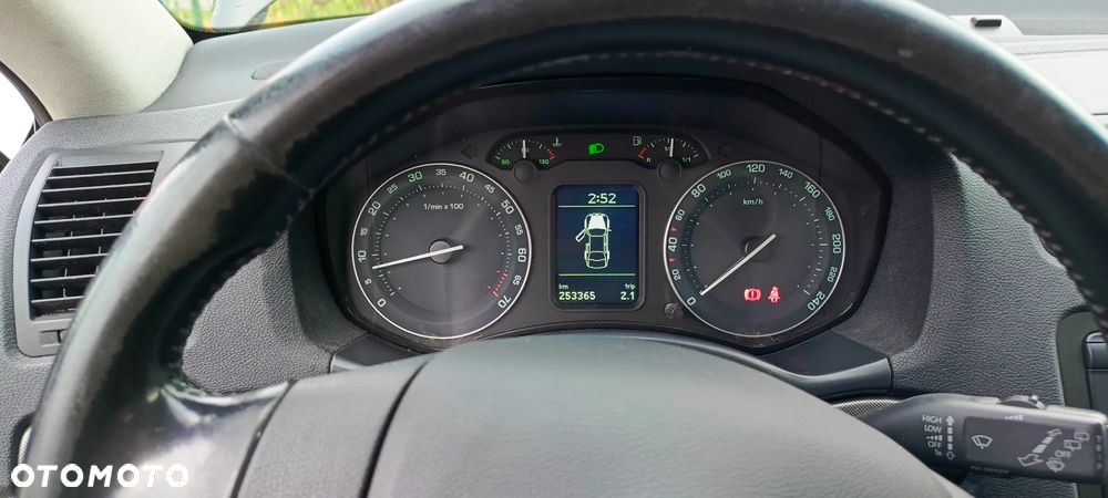 Skoda Octavia 1.6 FSI Ambiente - 1