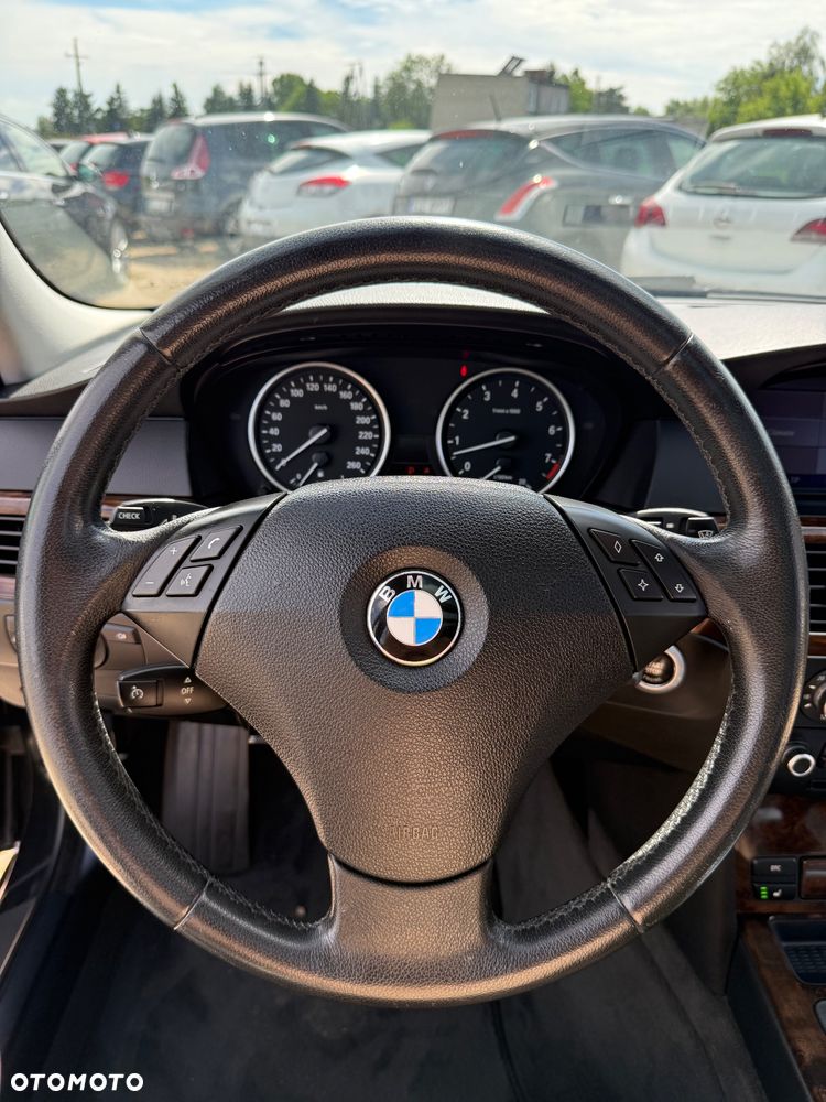 BMW Seria 5 530i - 30