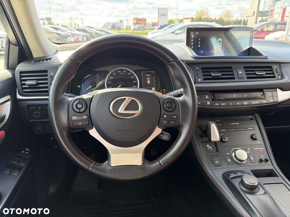 Lexus CT - 12