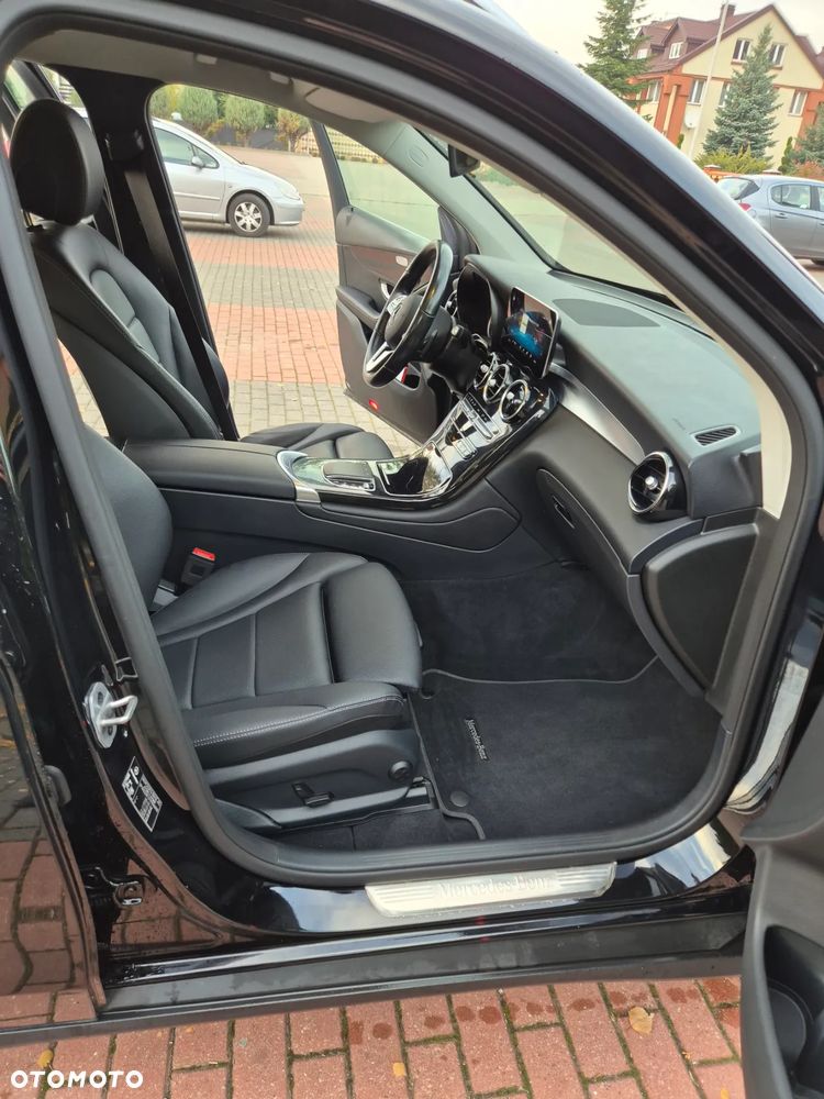 Mercedes-Benz GLC 300 d 4-Matic - 32
