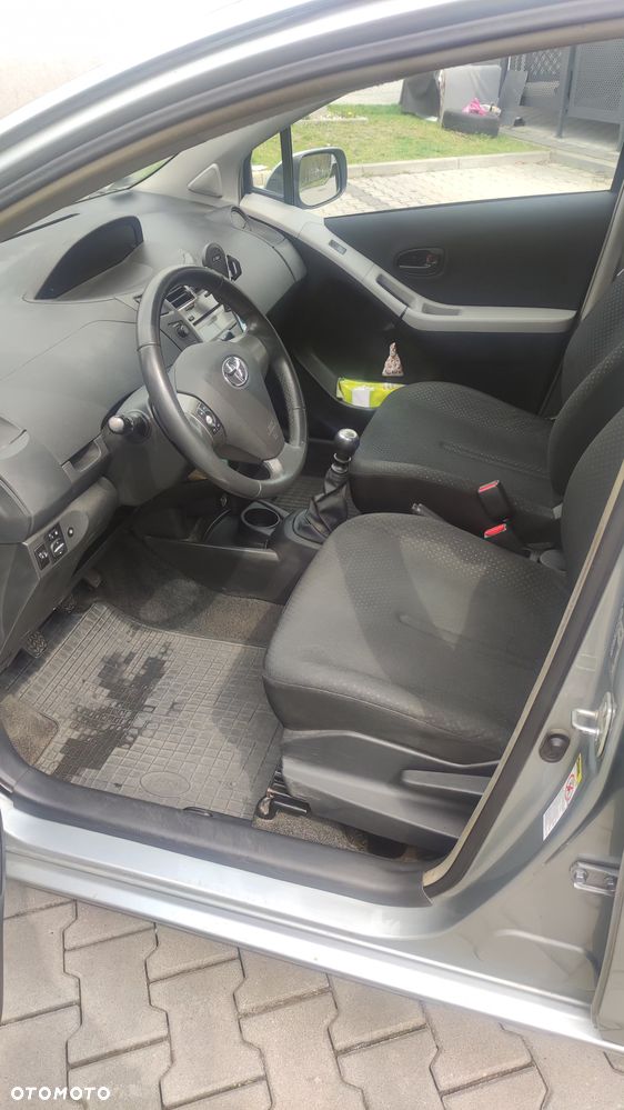 Toyota Yaris 1.33 Active - 4