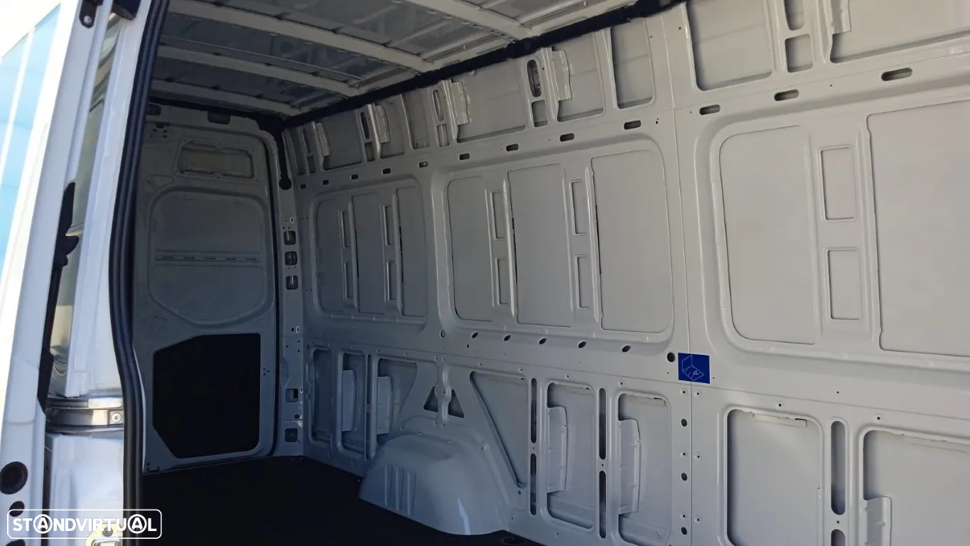 Mercedes-Benz E Sprinter 420/43 Furgão - 13