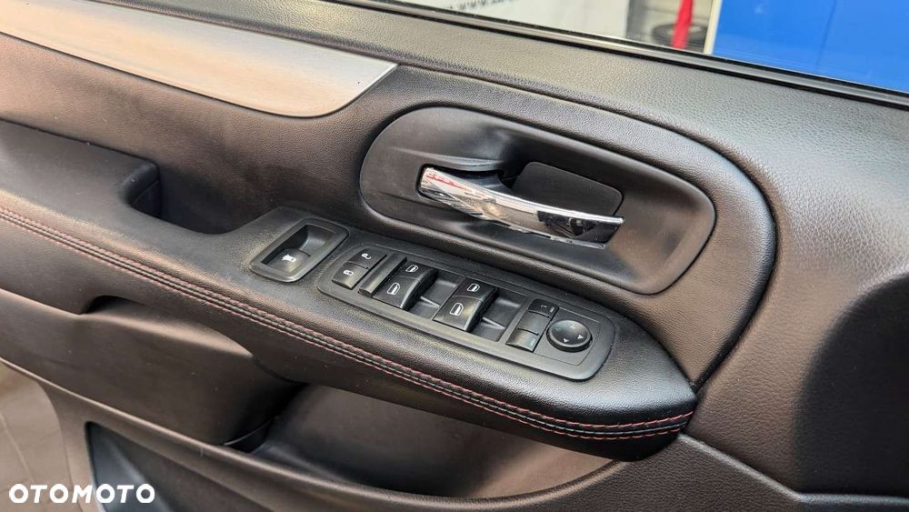Dodge Grand Caravan - 21