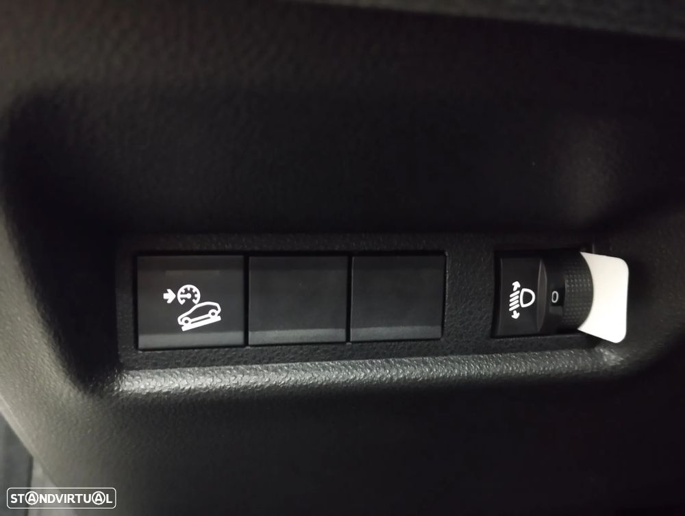 Jeep Avenger 1.2 e-Hybrid Longitude DCT - 18