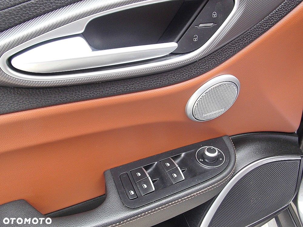 Alfa Romeo Giulia 2.2 AT8 Business - 20