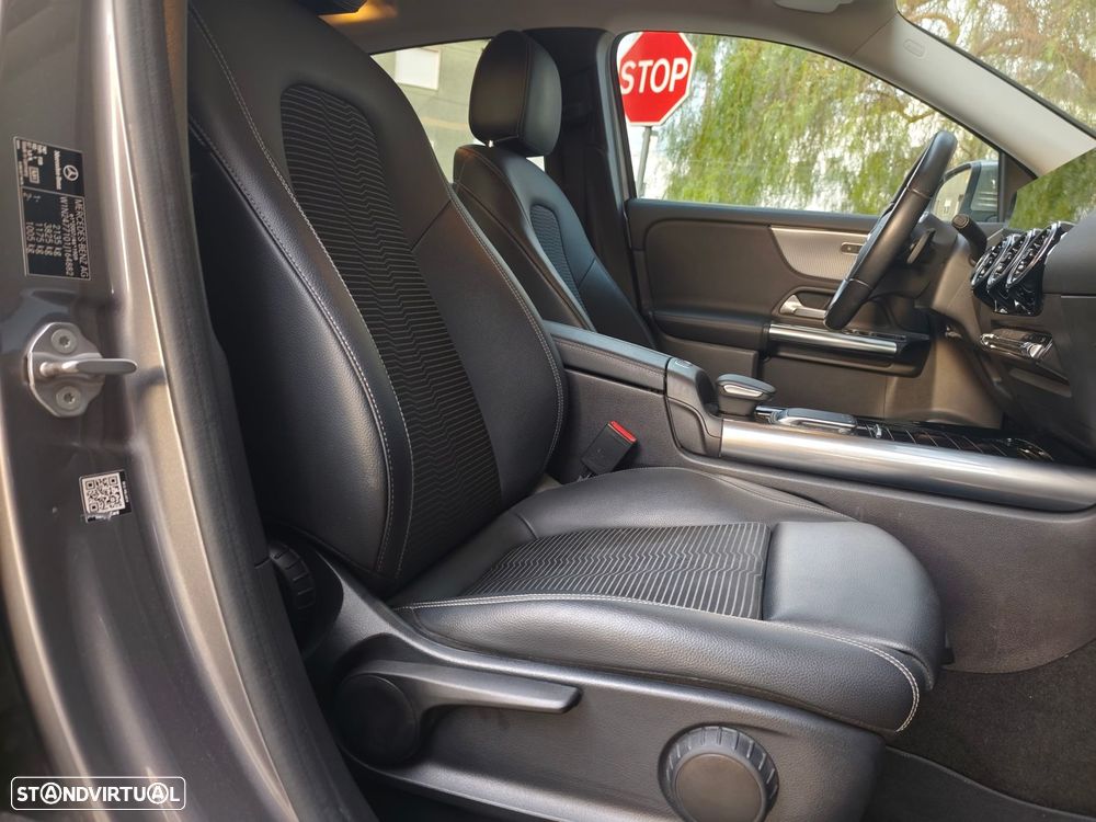 Mercedes-Benz GLA 180 d Progressive - 32