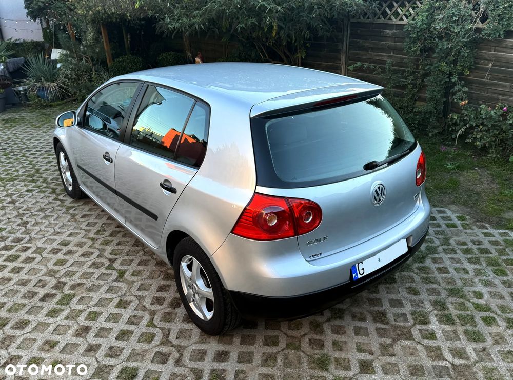Volkswagen Golf V 1.9 TDI Trendline - 12