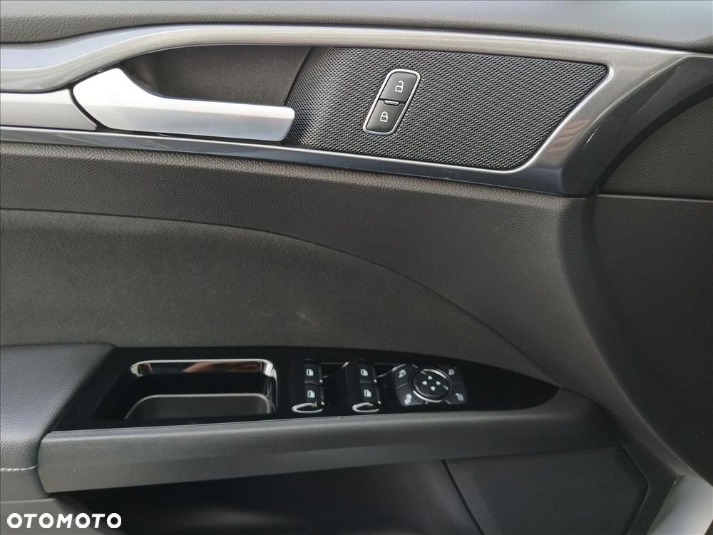 Ford Mondeo 2.0 EcoBlue Titanium - 28