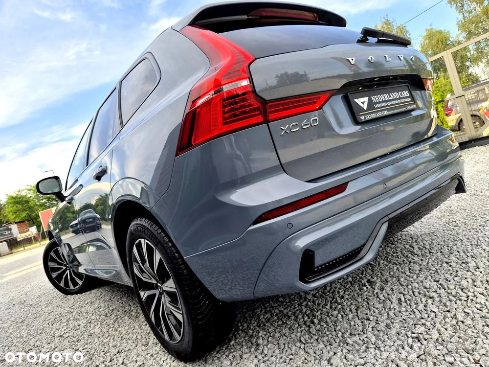 Volvo XC 60 B4 D AWD Plus Dark - 32