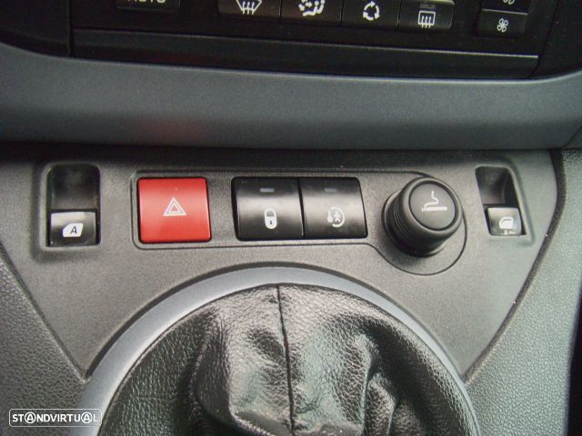 Citroën Berlingo 1.6 HDI FAP Multispace Exclusive - 19