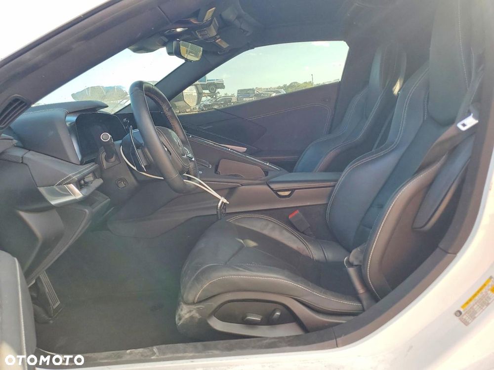 Chevrolet Corvette - 8