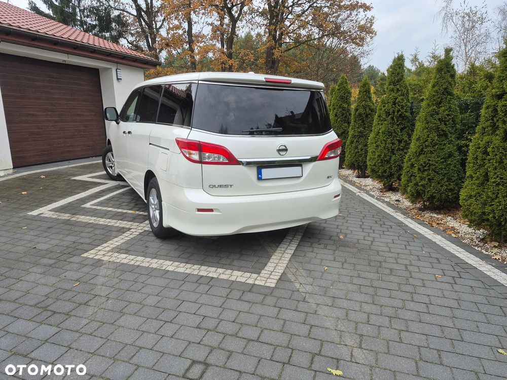 Nissan Quest - 3