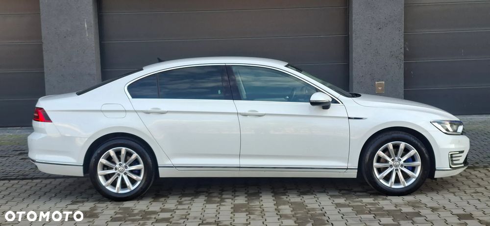 Volkswagen Passat - 12