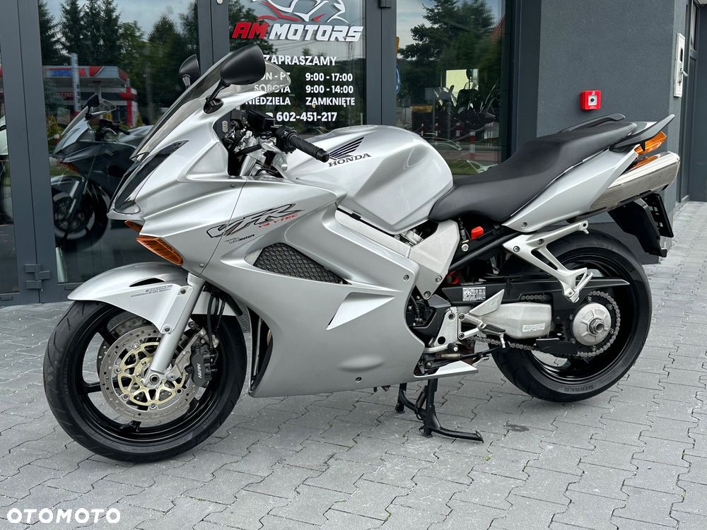Honda VFR - 24