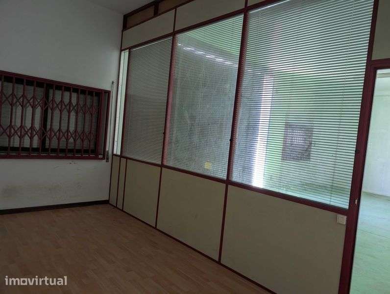 Garagem/Armazém com 121 m2, situado em Grijo. - Grande imagem: 5/8