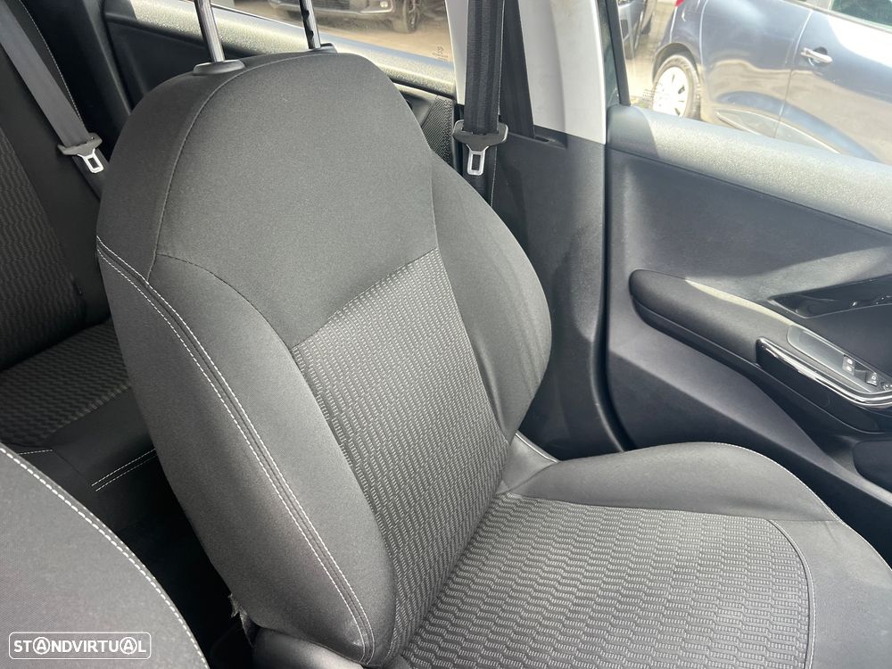 Peugeot 208 1.2 PureTech Style - 22
