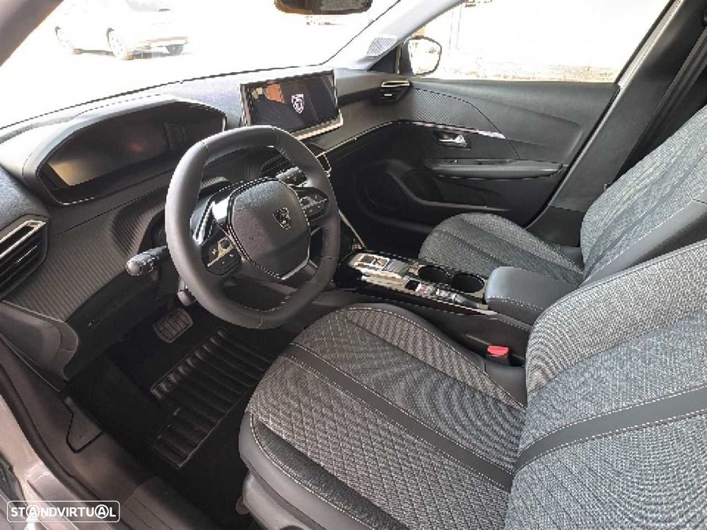 Peugeot 208 - 13