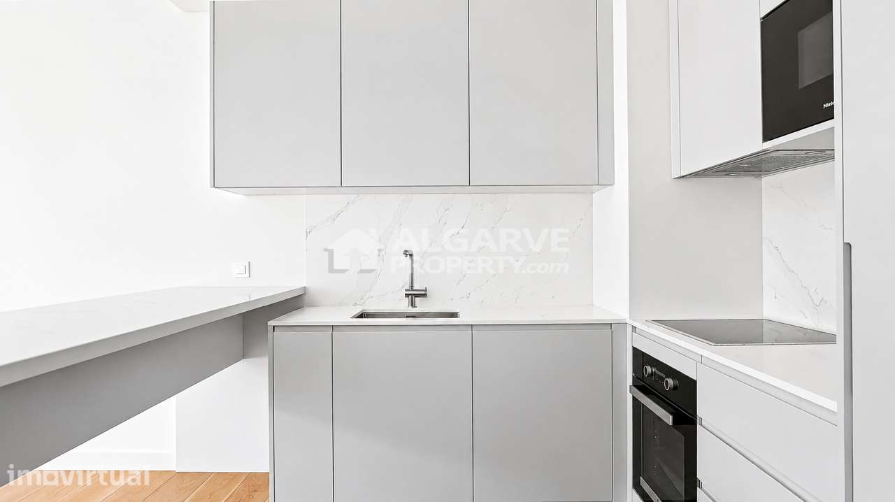 Luxuoso apartamento T2 novo em frente à Praia de Quarteira, Algarve - Grande imagem: 4/35