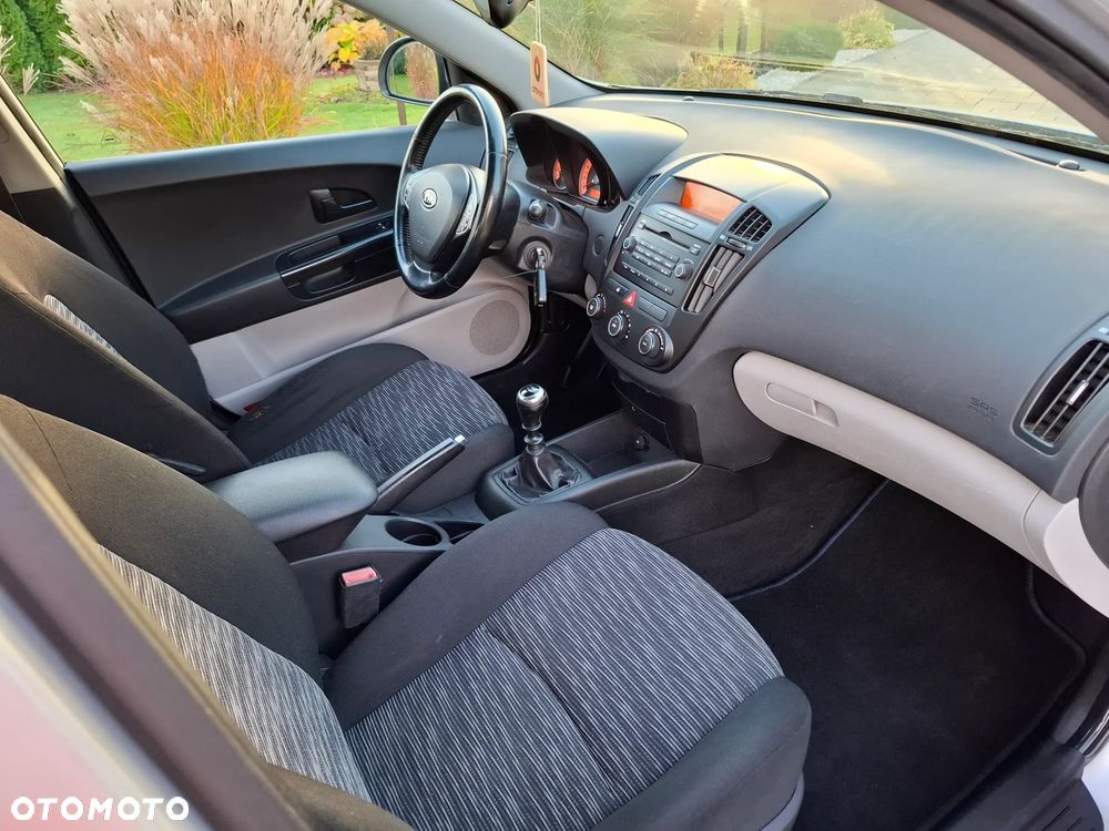 Kia Ceed 1.6 CVVT LX - 38