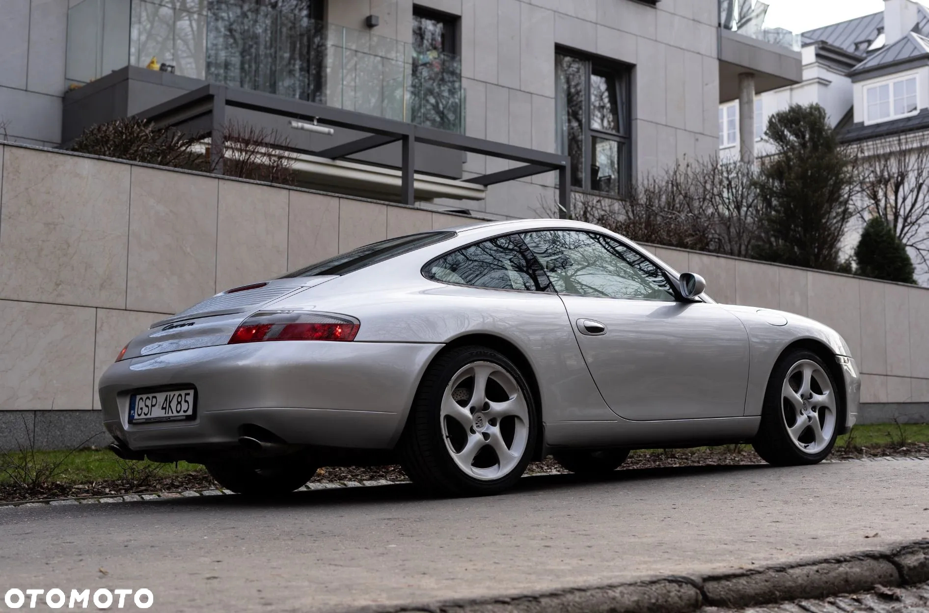 Porsche 911 Carrera - 2