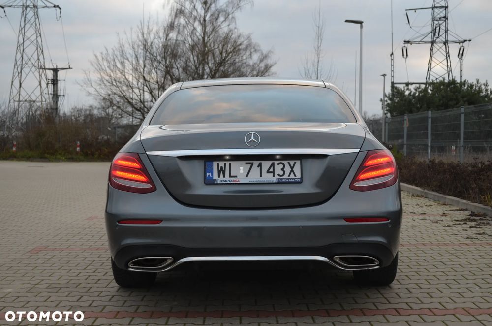 Mercedes-Benz Klasa E 300 9G-TRONIC AMG Line - 3