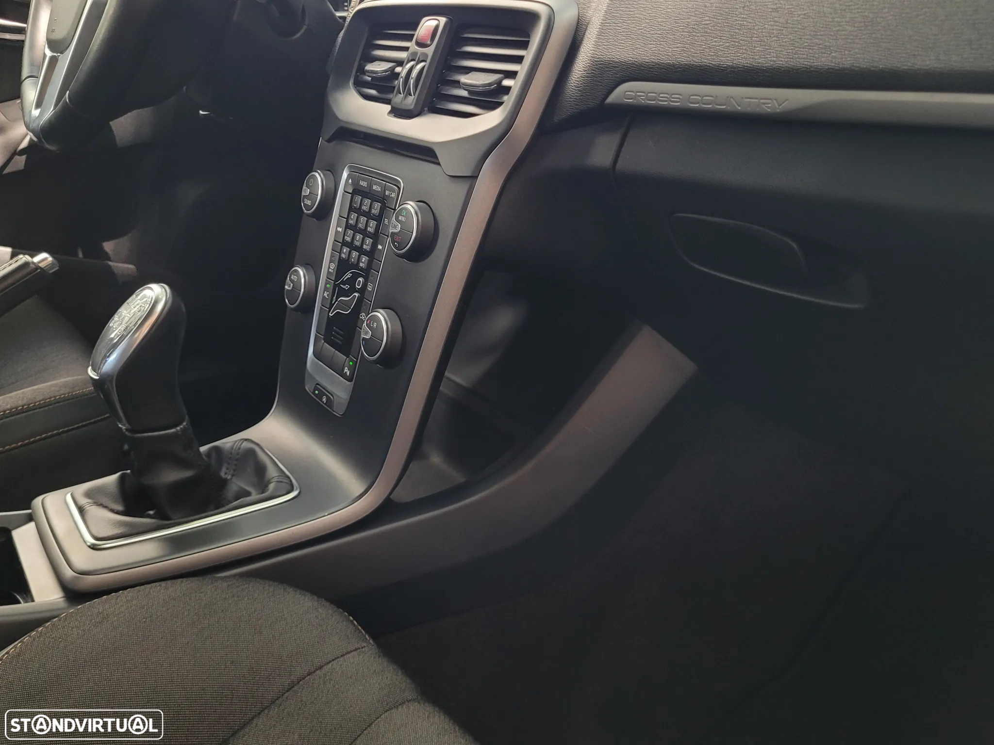 Volvo V40 Cross Country 1.6 D2 VOR - 26