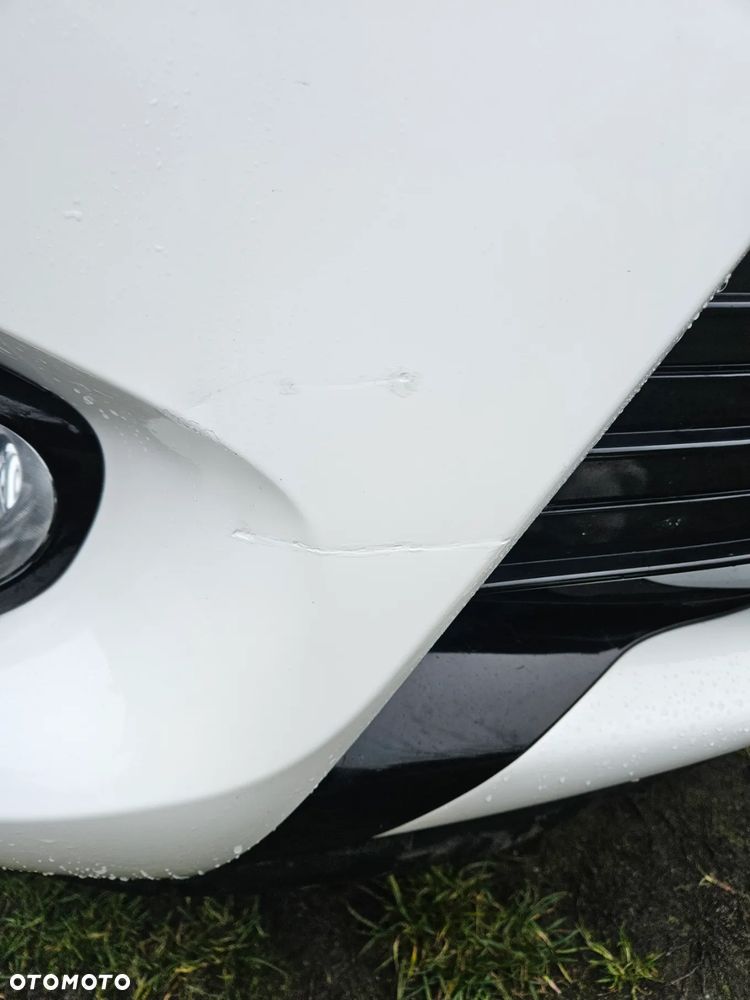 Toyota Yaris Hybrid 100 Selection - 36